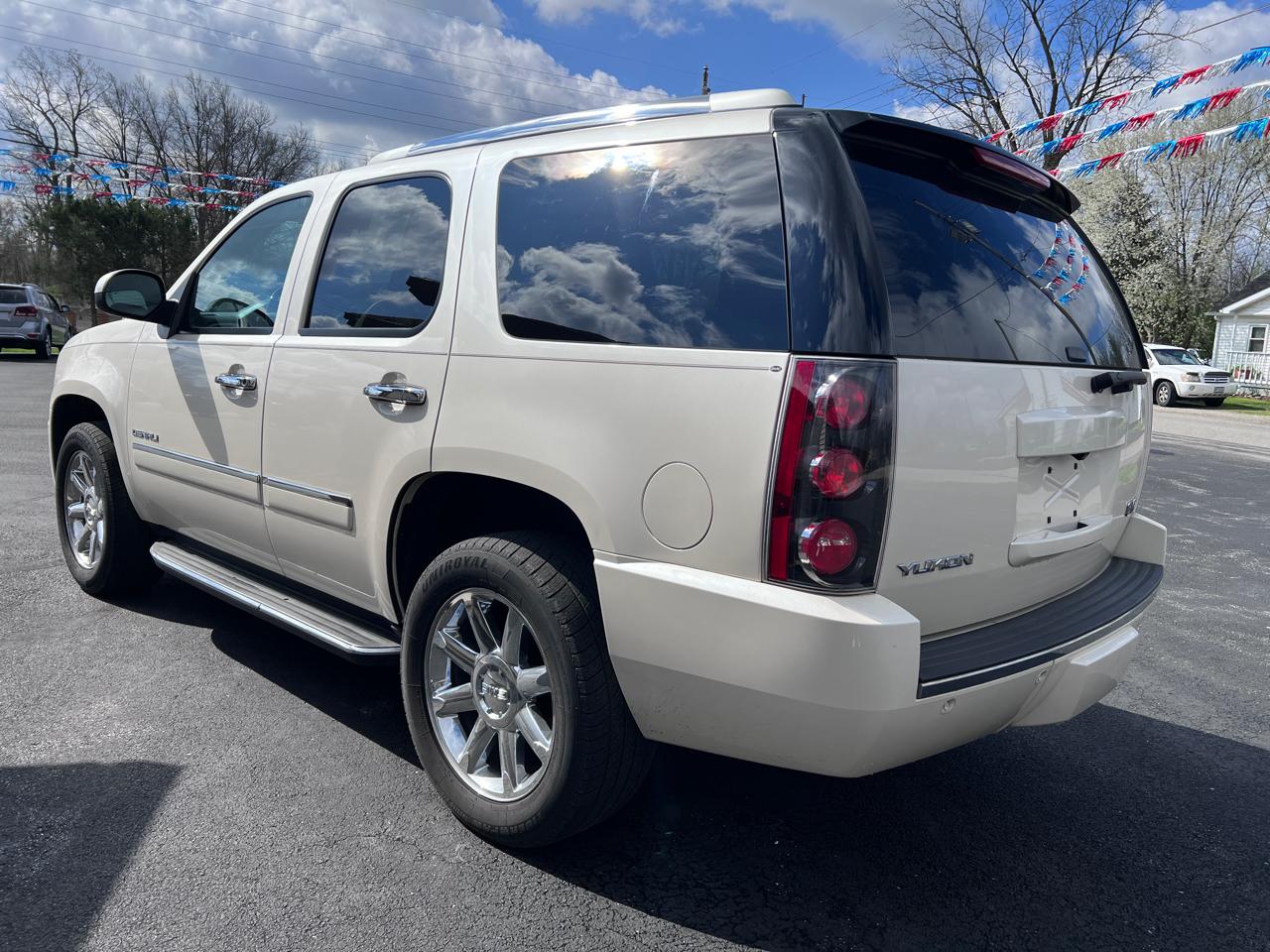 GMC Yukon AWD 4dr Denali 2014