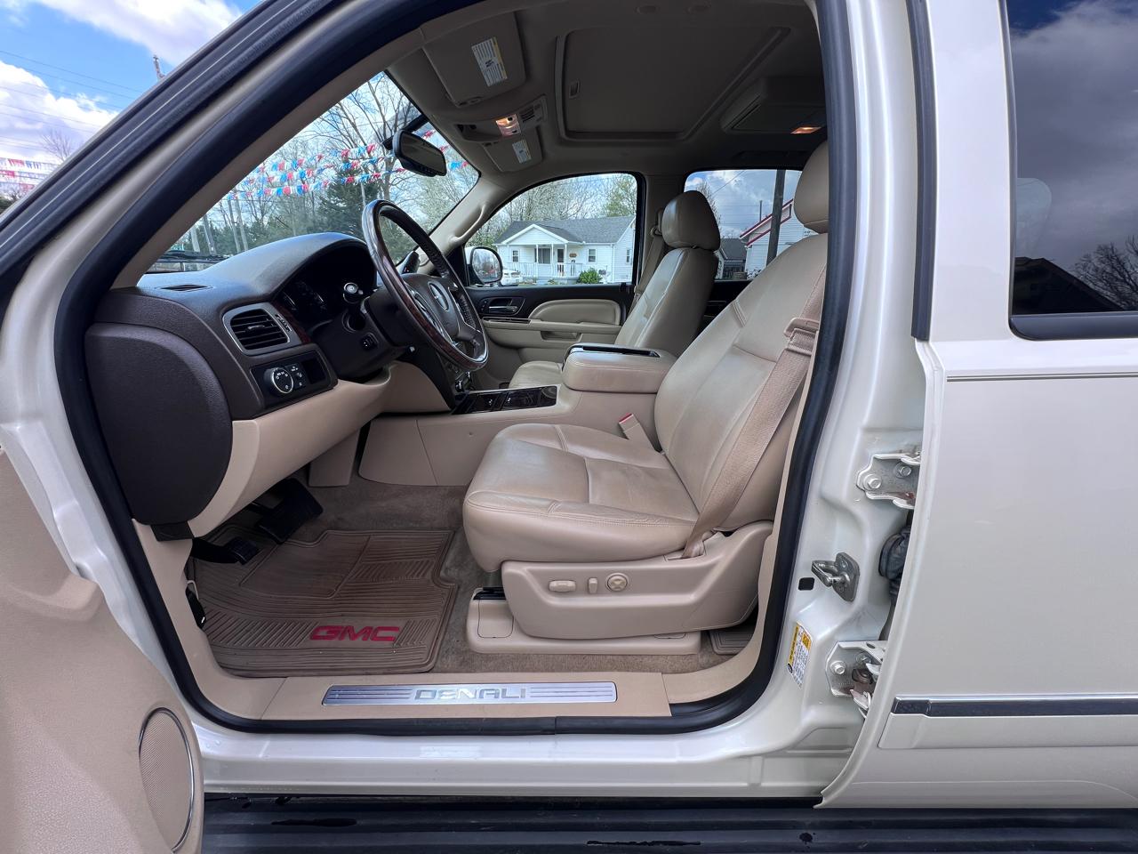 GMC Yukon AWD 4dr Denali 2014