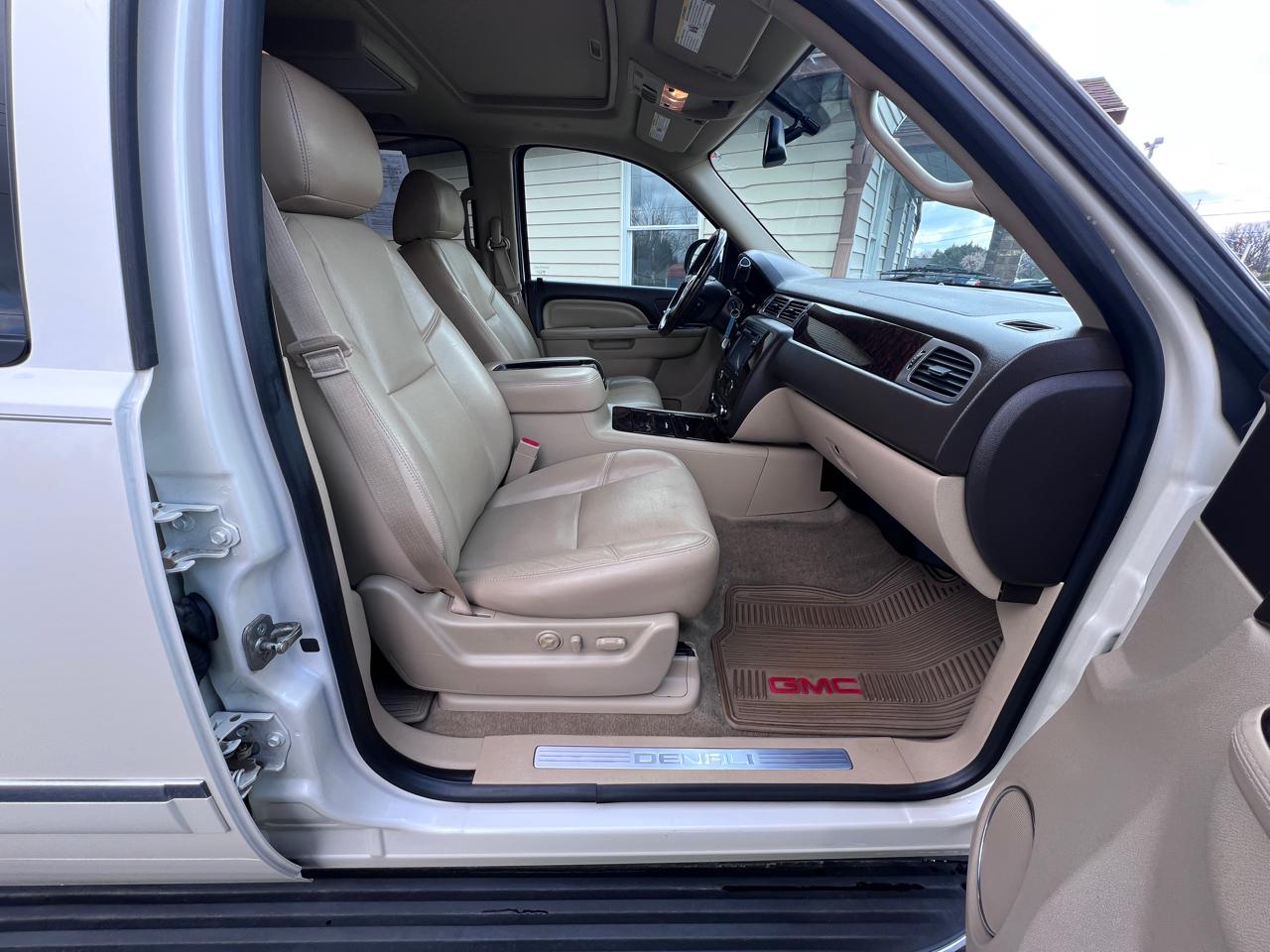 GMC Yukon AWD 4dr Denali 2014