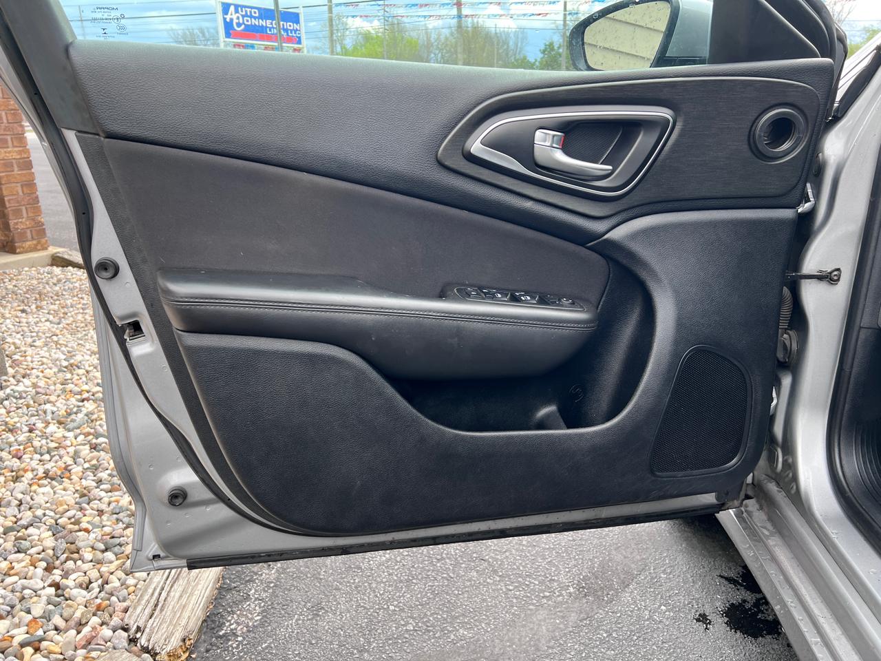 Chrysler 200 4dr Sdn Limited FWD 2015