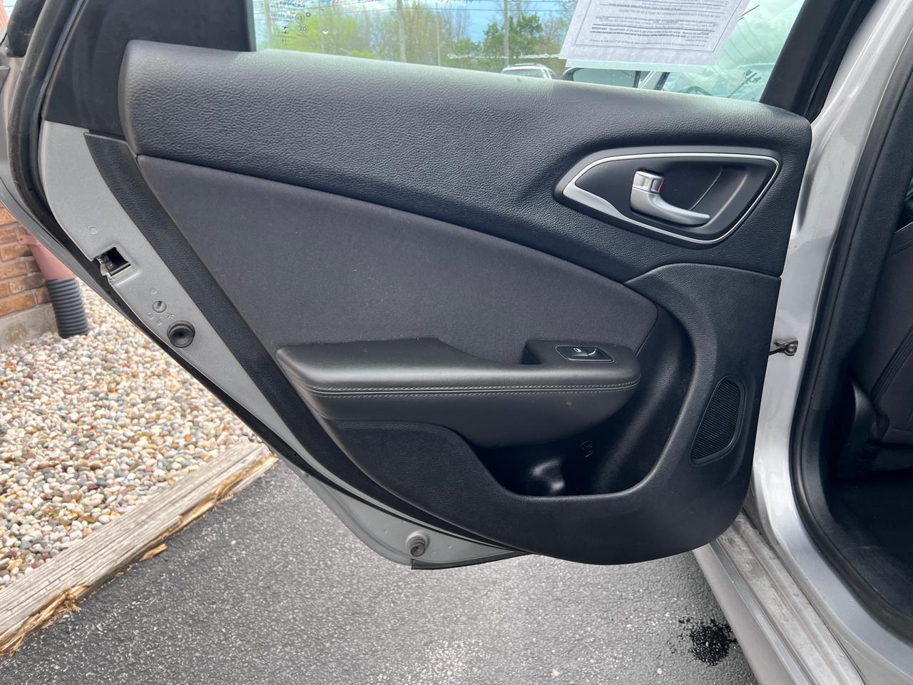 Chrysler 200 4dr Sdn Limited FWD 2015