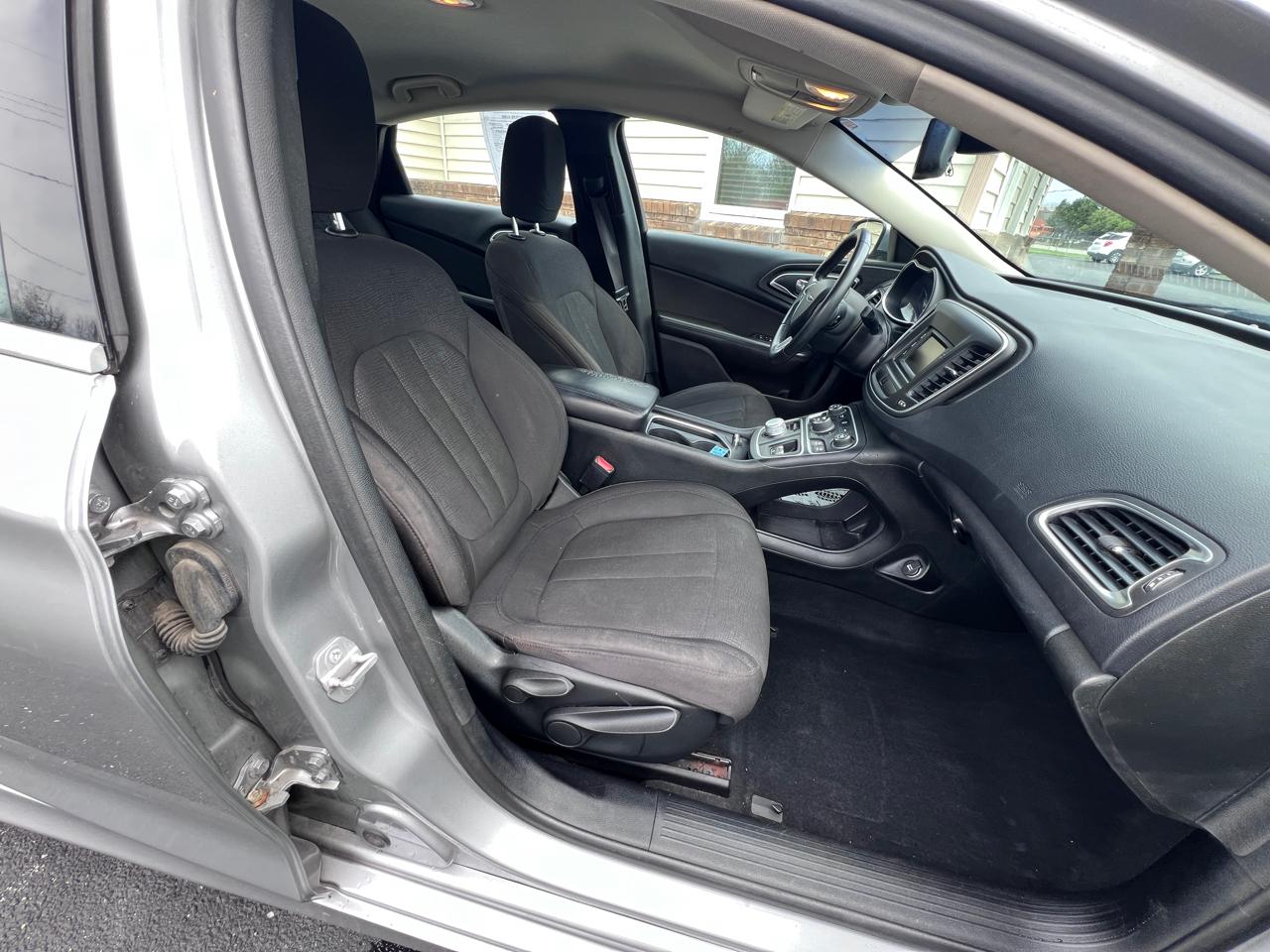 Chrysler 200 4dr Sdn Limited FWD 2015