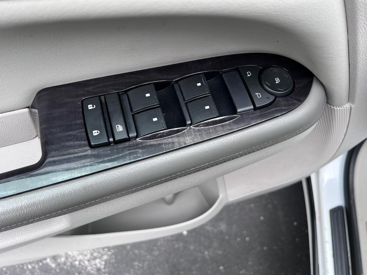 Buick Enclave FWD 4dr Convenience 2017