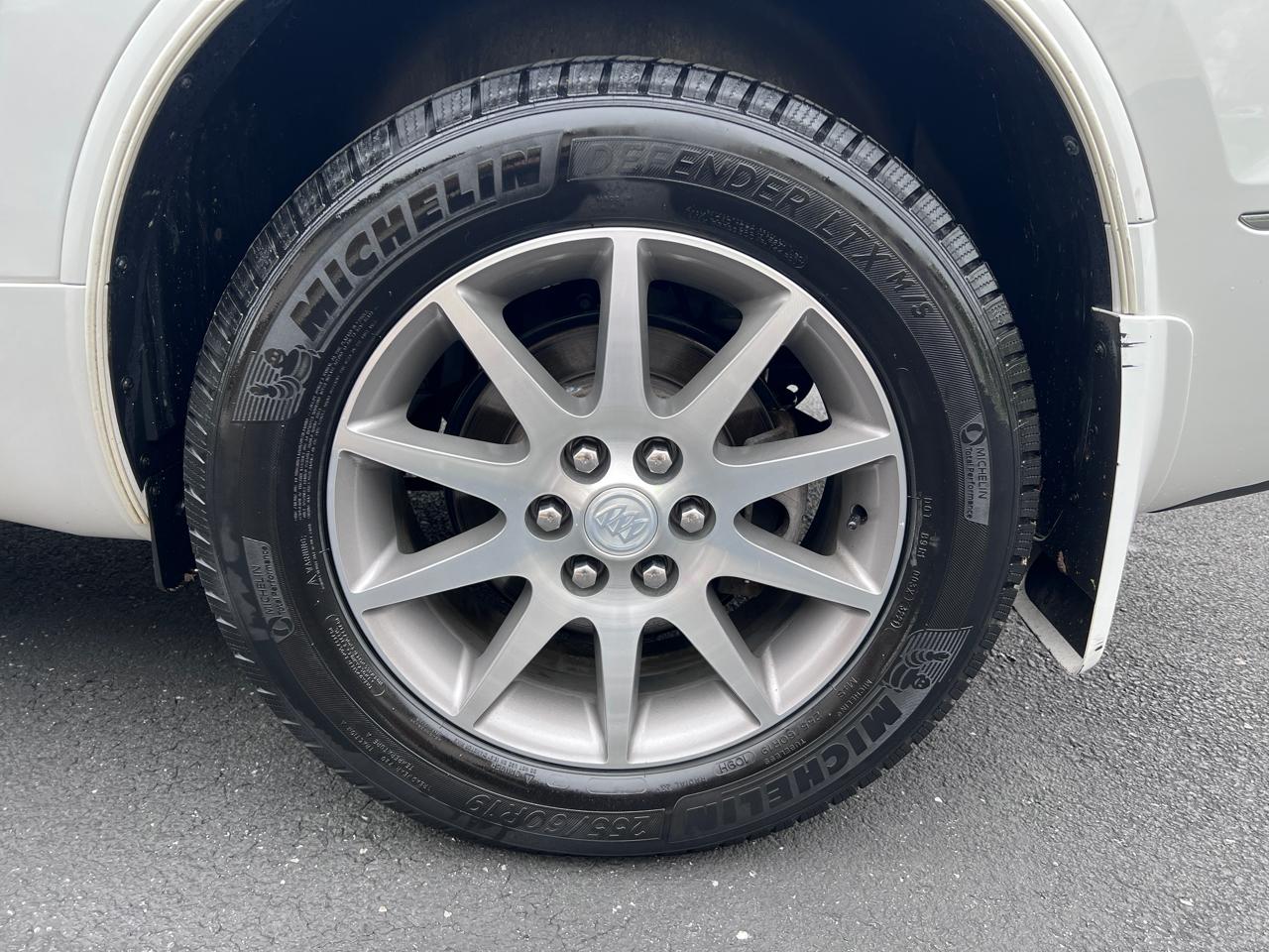 Buick Enclave FWD 4dr Convenience 2017