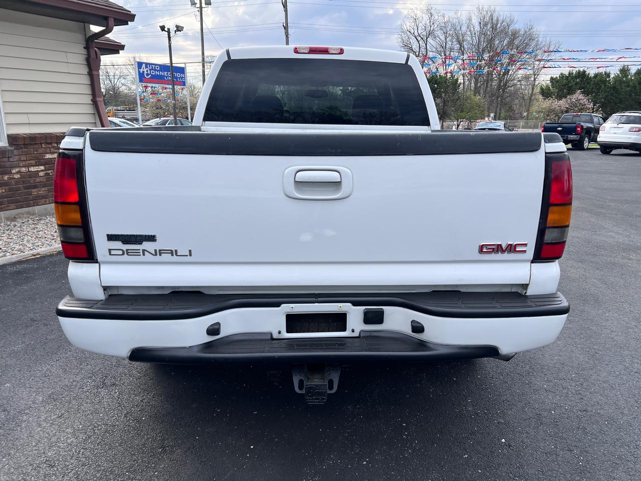 GMC Sierra Denali Crew Cab 143.5" WB 2005