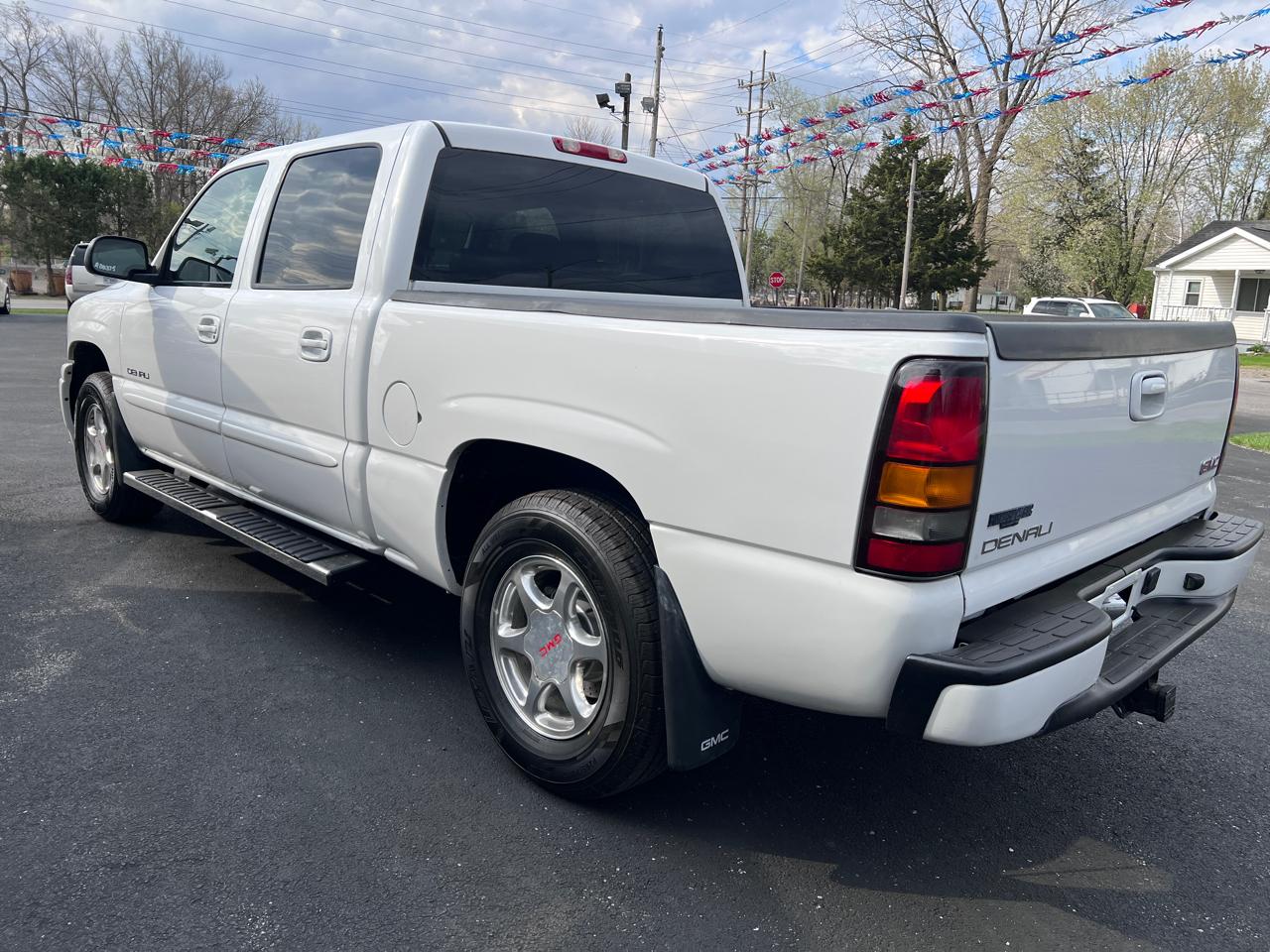 GMC Sierra Denali Crew Cab 143.5" WB 2005