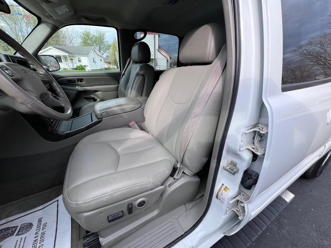 GMC Sierra Denali Crew Cab 143.5" WB 2005