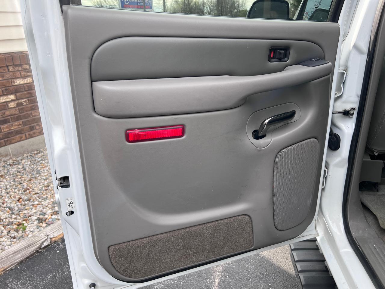 GMC Sierra Denali Crew Cab 143.5" WB 2005