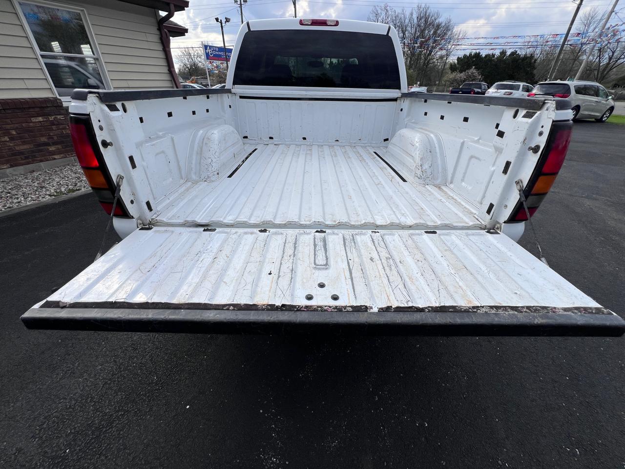 GMC Sierra Denali Crew Cab 143.5" WB 2005