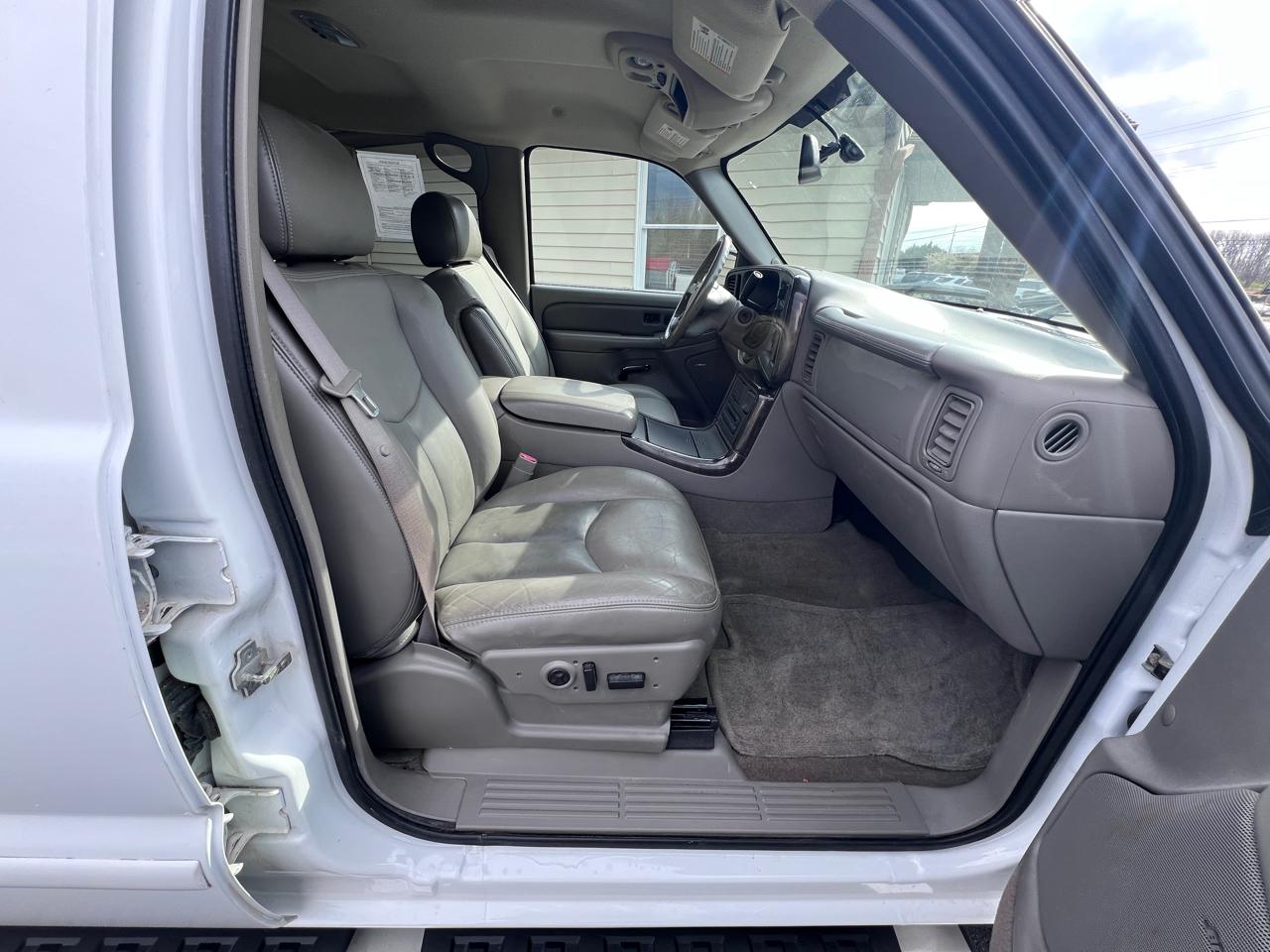 GMC Sierra Denali Crew Cab 143.5" WB 2005