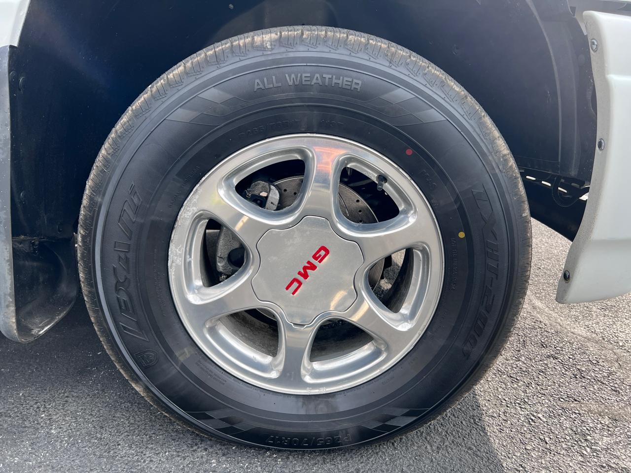 GMC Sierra Denali Crew Cab 143.5" WB 2005