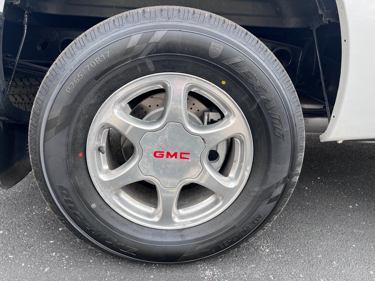 GMC Sierra Denali Crew Cab 143.5" WB 2005