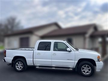 2005 GMC Sierra Denali Crew Cab 143.5" WB