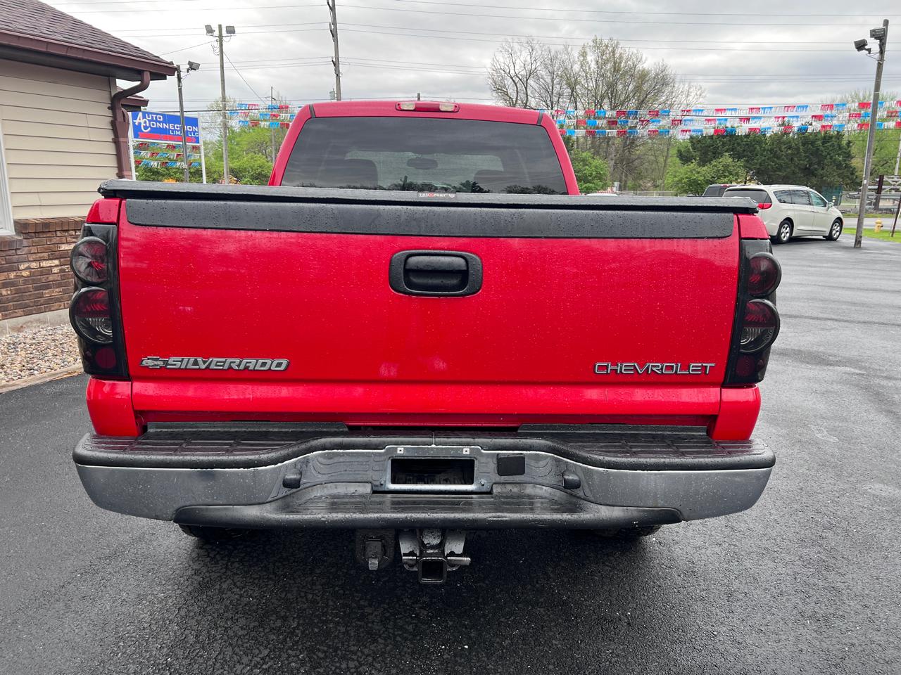 Chevrolet Silverado 2500HD Crew Cab 153" WB 4WD LT 2005