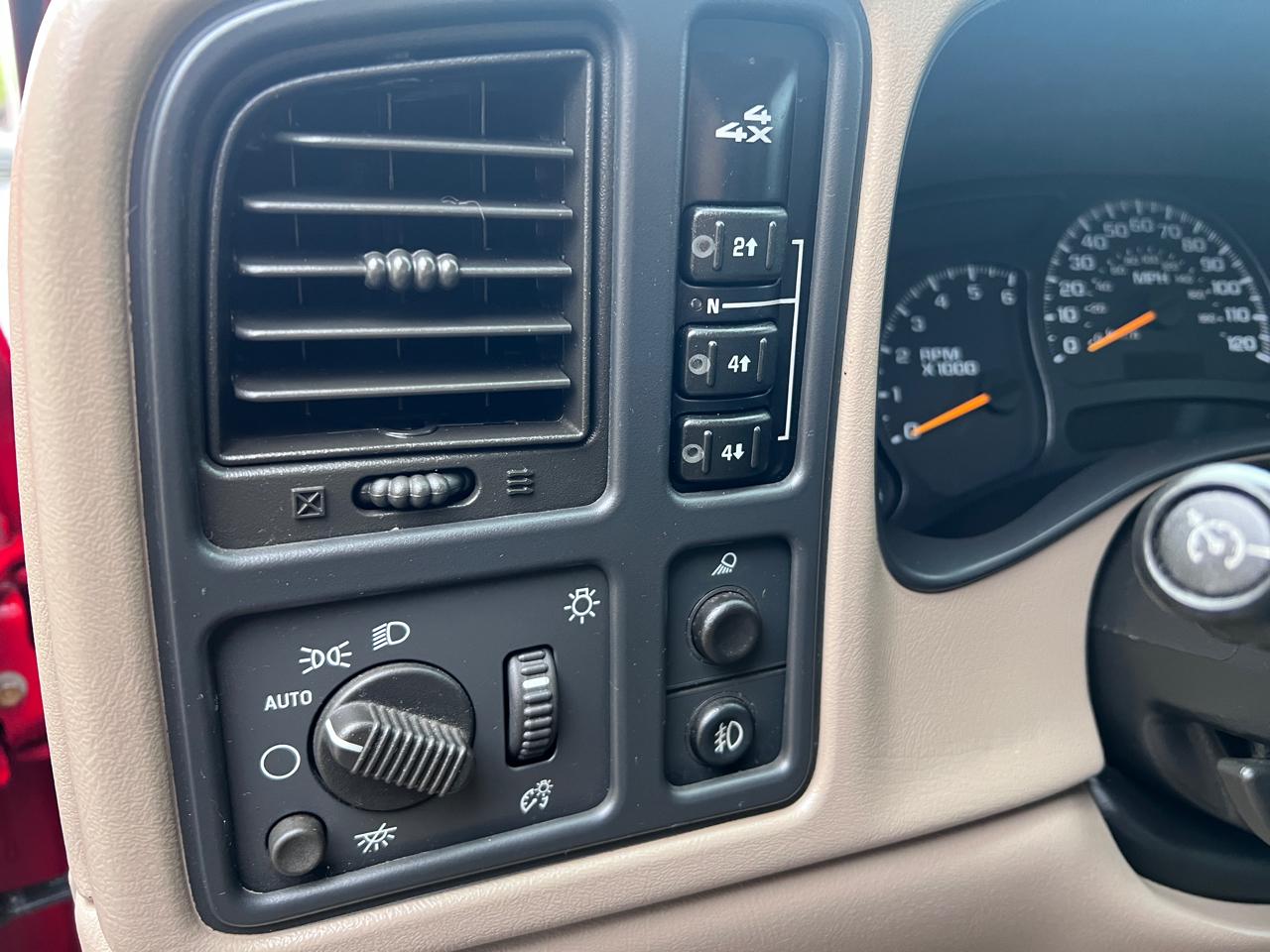 Chevrolet Silverado 2500HD Crew Cab 153" WB 4WD LT 2005