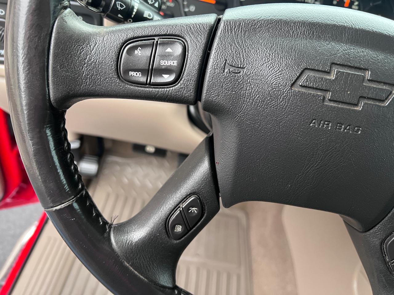 Chevrolet Silverado 2500HD Crew Cab 153" WB 4WD LT 2005