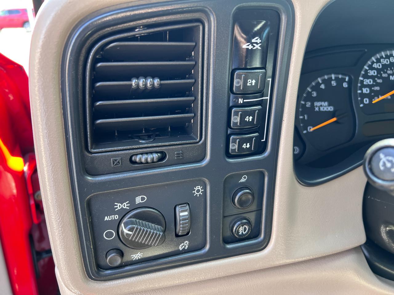 Chevrolet Silverado 2500HD Crew Cab 153" WB 4WD LT 2005