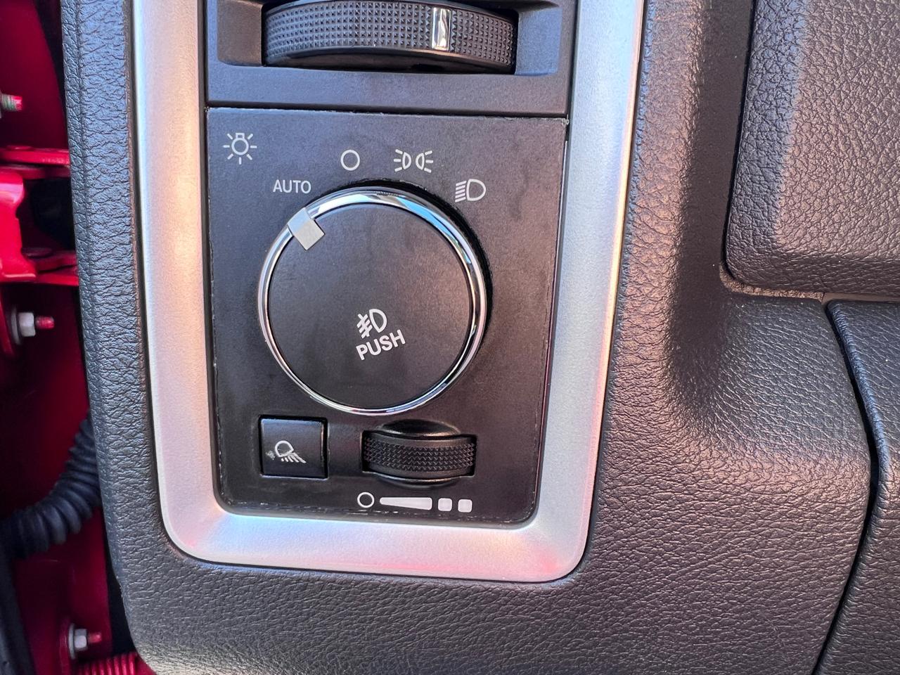 RAM 1500 2WD Reg Cab 120.5" Sport/R/T 2012