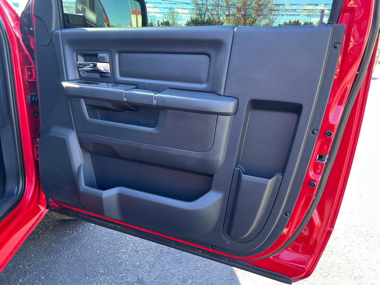 RAM 1500 2WD Reg Cab 120.5" Sport/R/T 2012