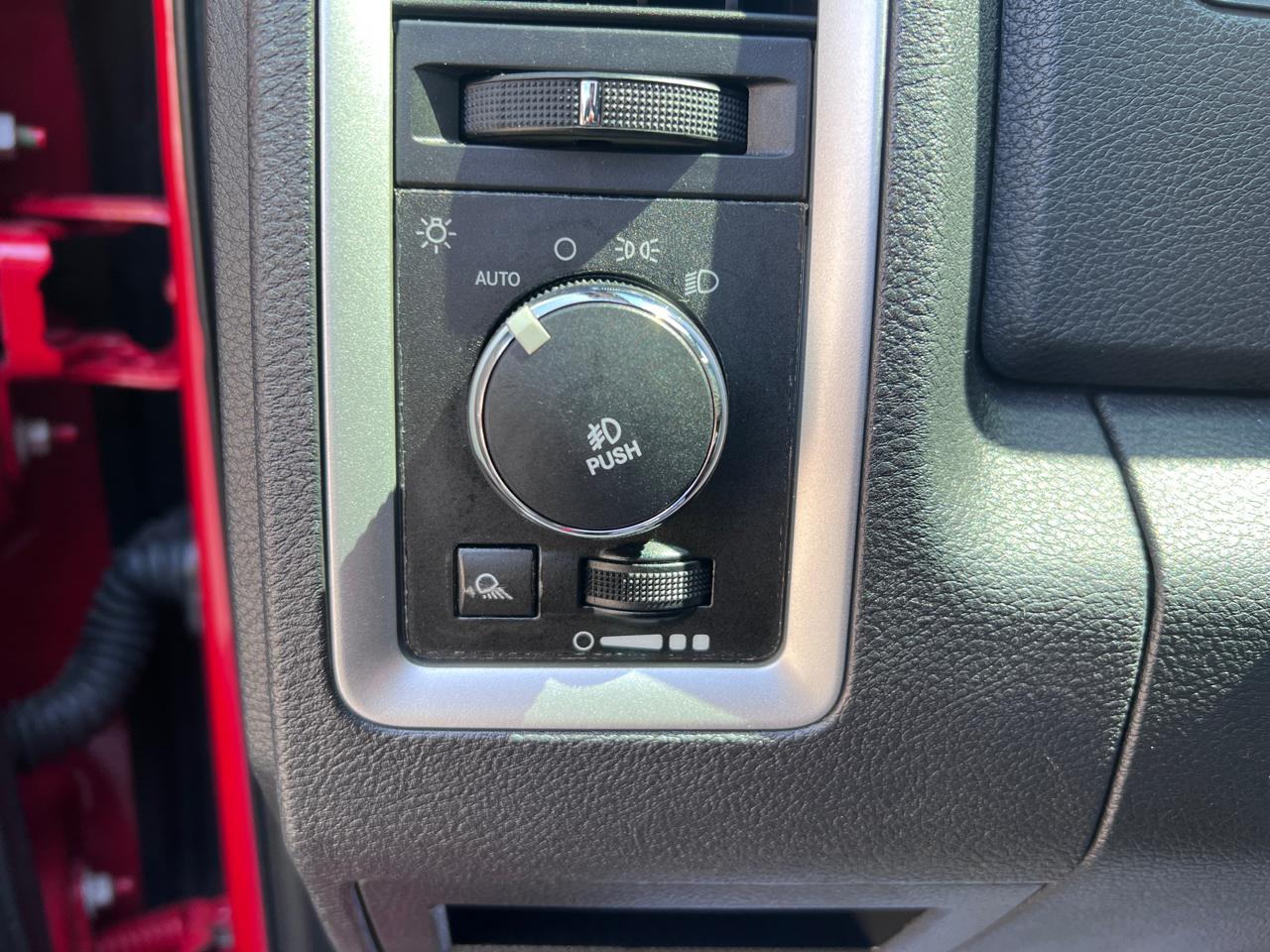 RAM 1500 2WD Reg Cab 120.5" Sport/R/T 2012