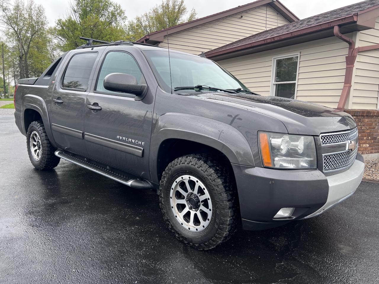 Chevrolet Avalanche 4WD Crew Cab LT 2010