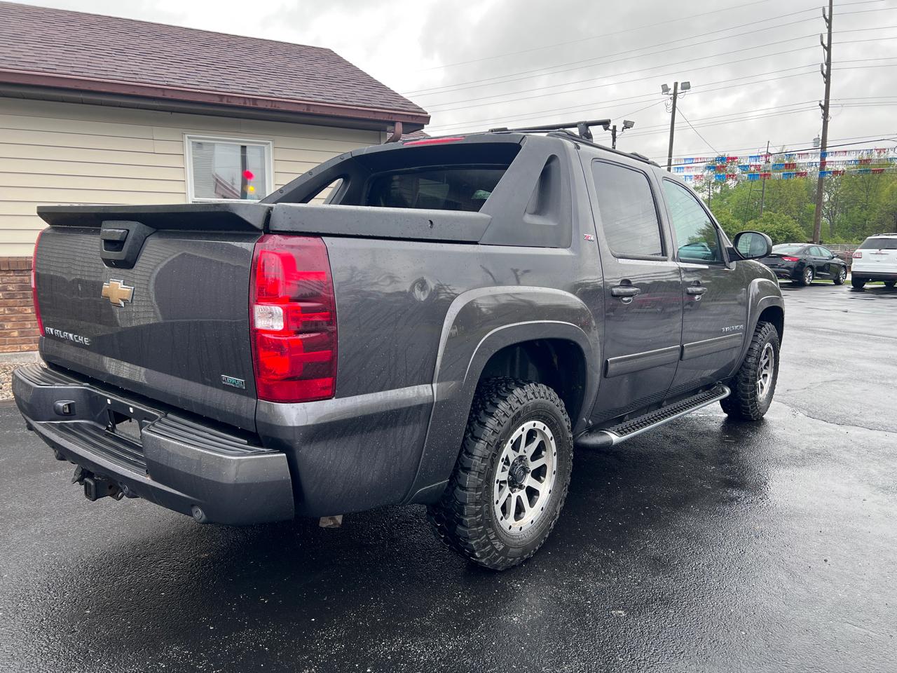 Chevrolet Avalanche 4WD Crew Cab LT 2010