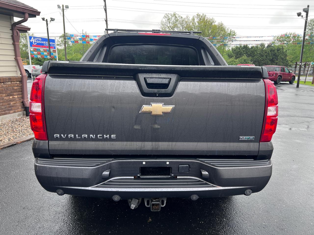 Chevrolet Avalanche 4WD Crew Cab LT 2010