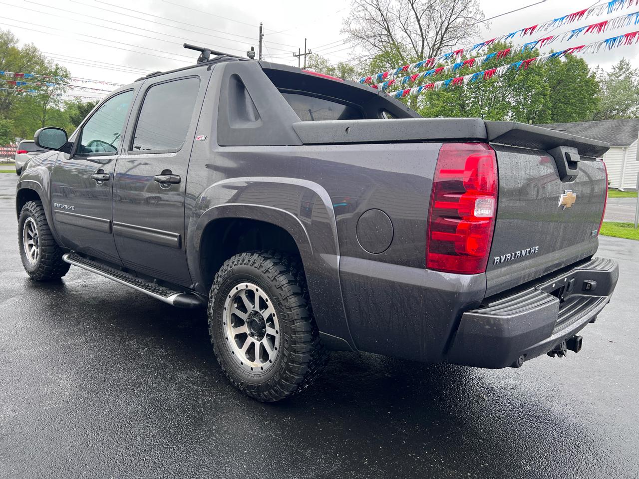 Chevrolet Avalanche 4WD Crew Cab LT 2010
