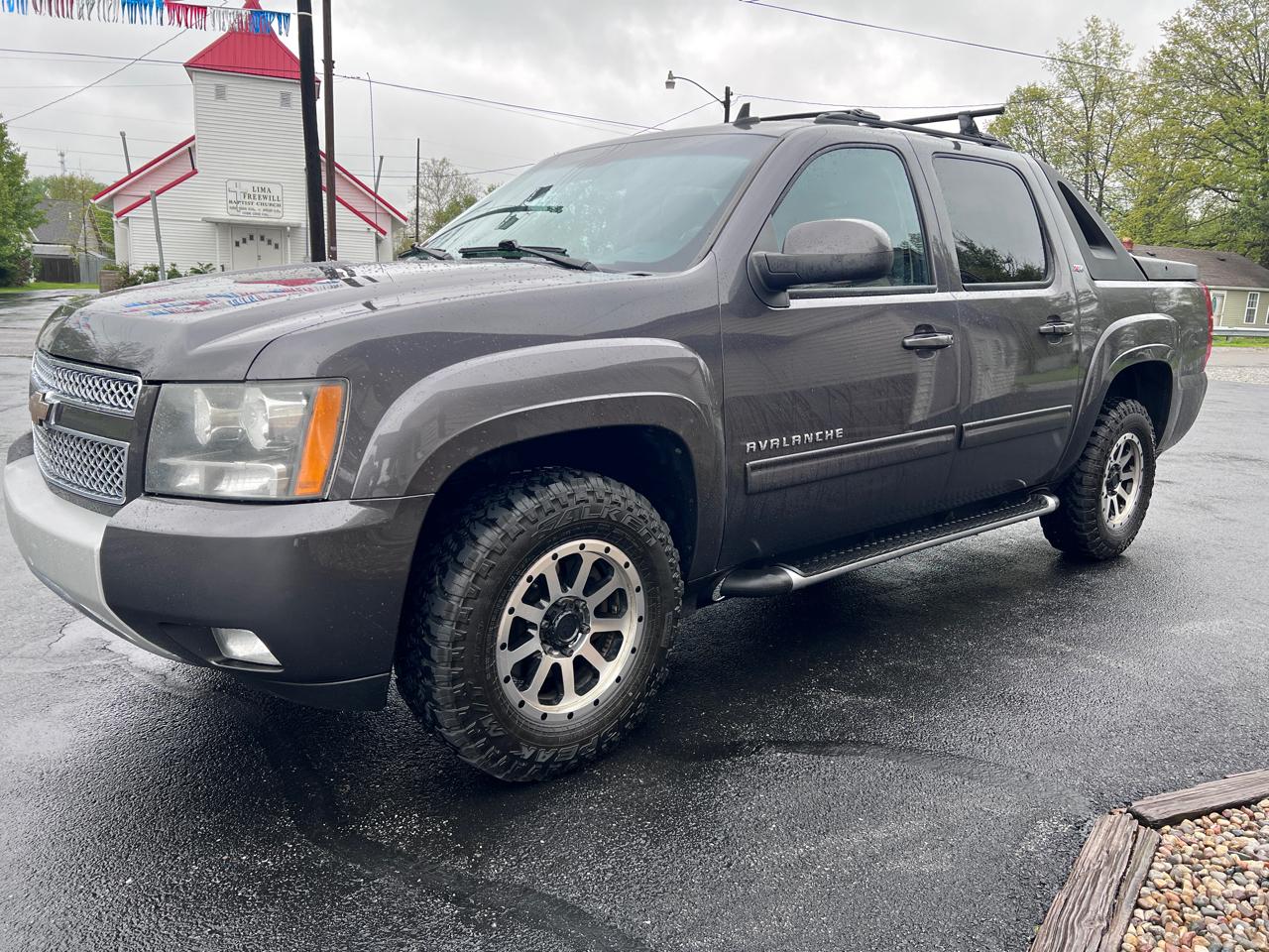 Chevrolet Avalanche 4WD Crew Cab LT 2010