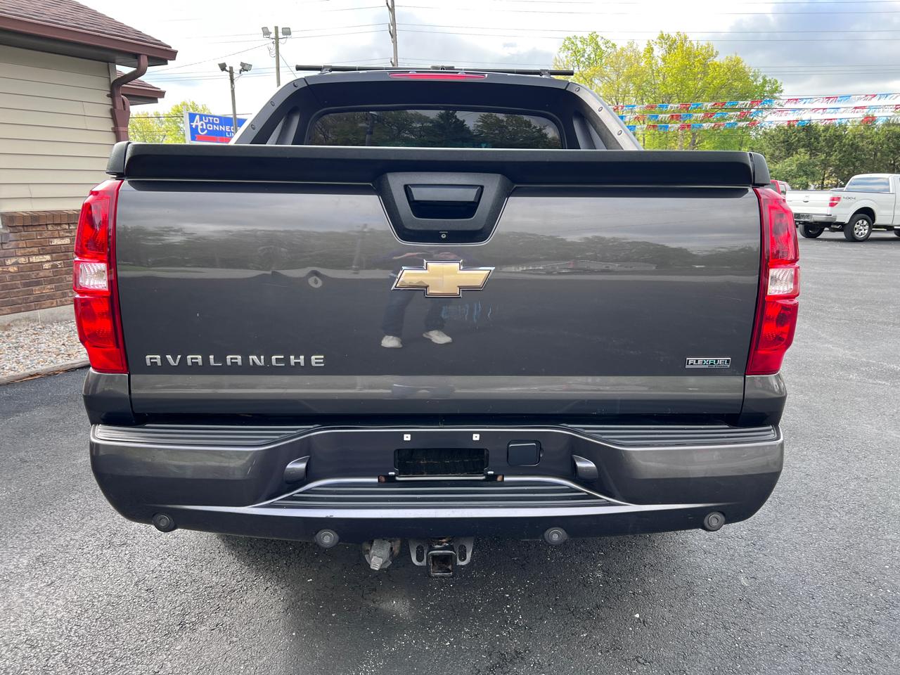 Chevrolet Avalanche 4WD Crew Cab LT 2010