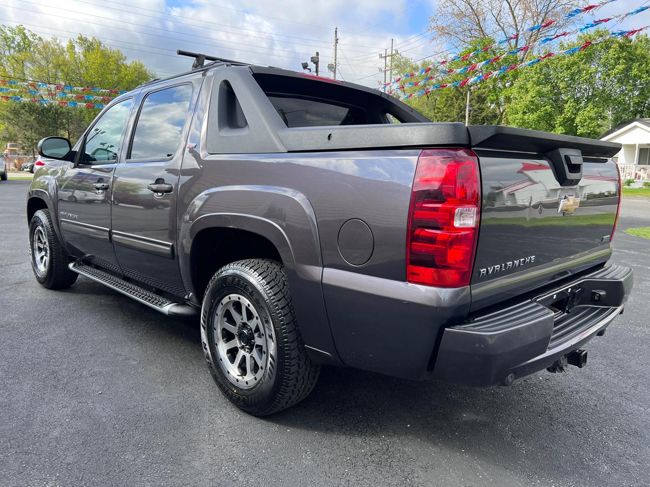 Chevrolet Avalanche 4WD Crew Cab LT 2010