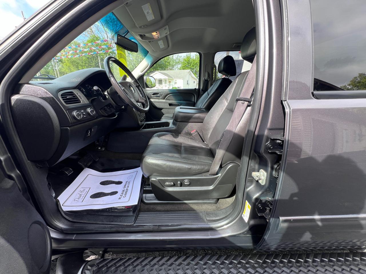 Chevrolet Avalanche 4WD Crew Cab LT 2010