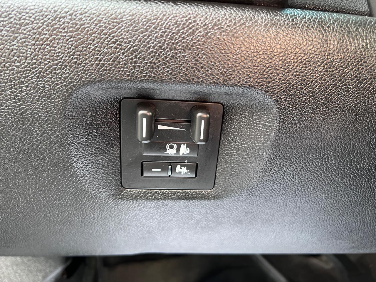 Chevrolet Avalanche 4WD Crew Cab LT 2010