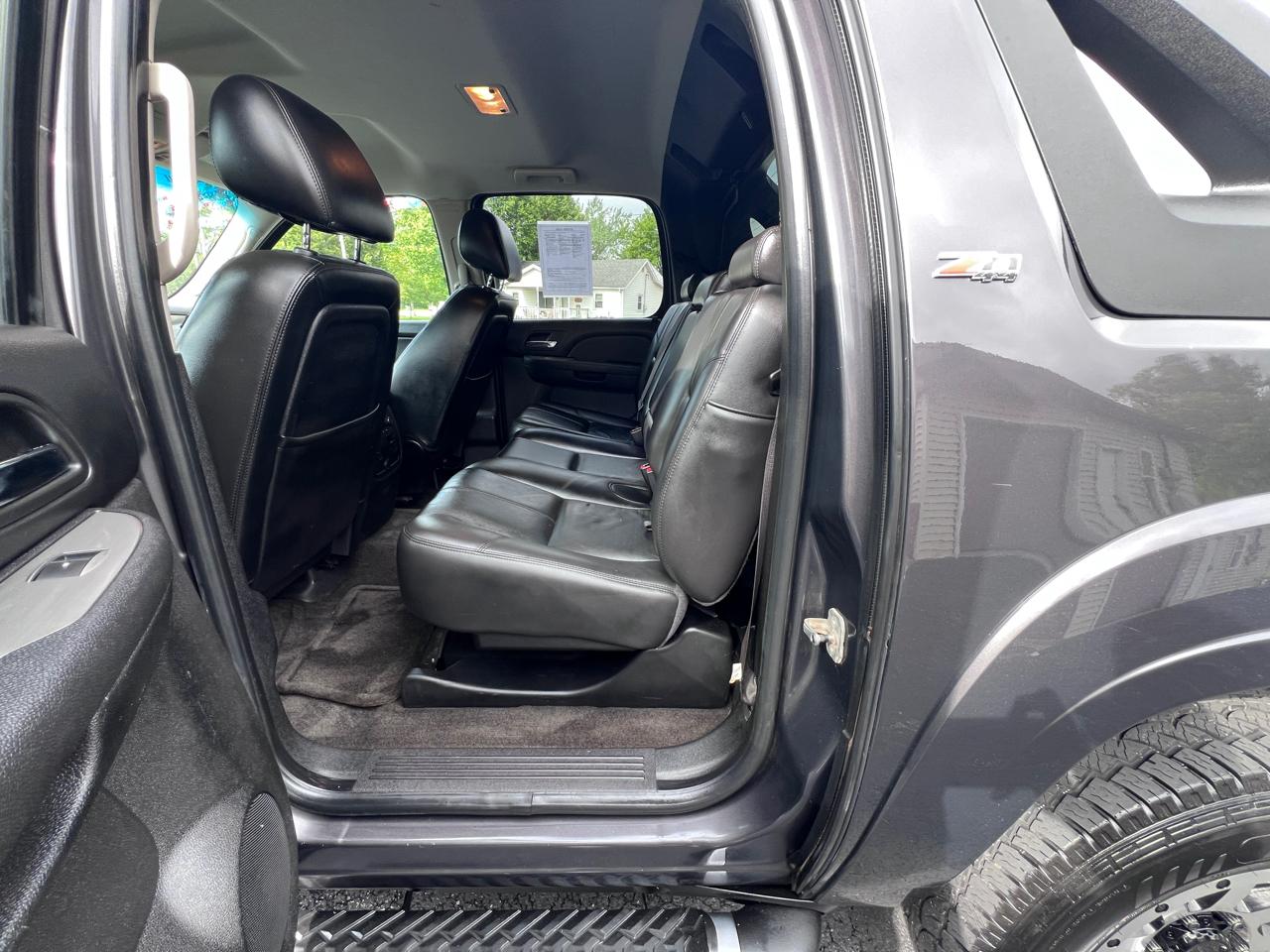 Chevrolet Avalanche 4WD Crew Cab LT 2010