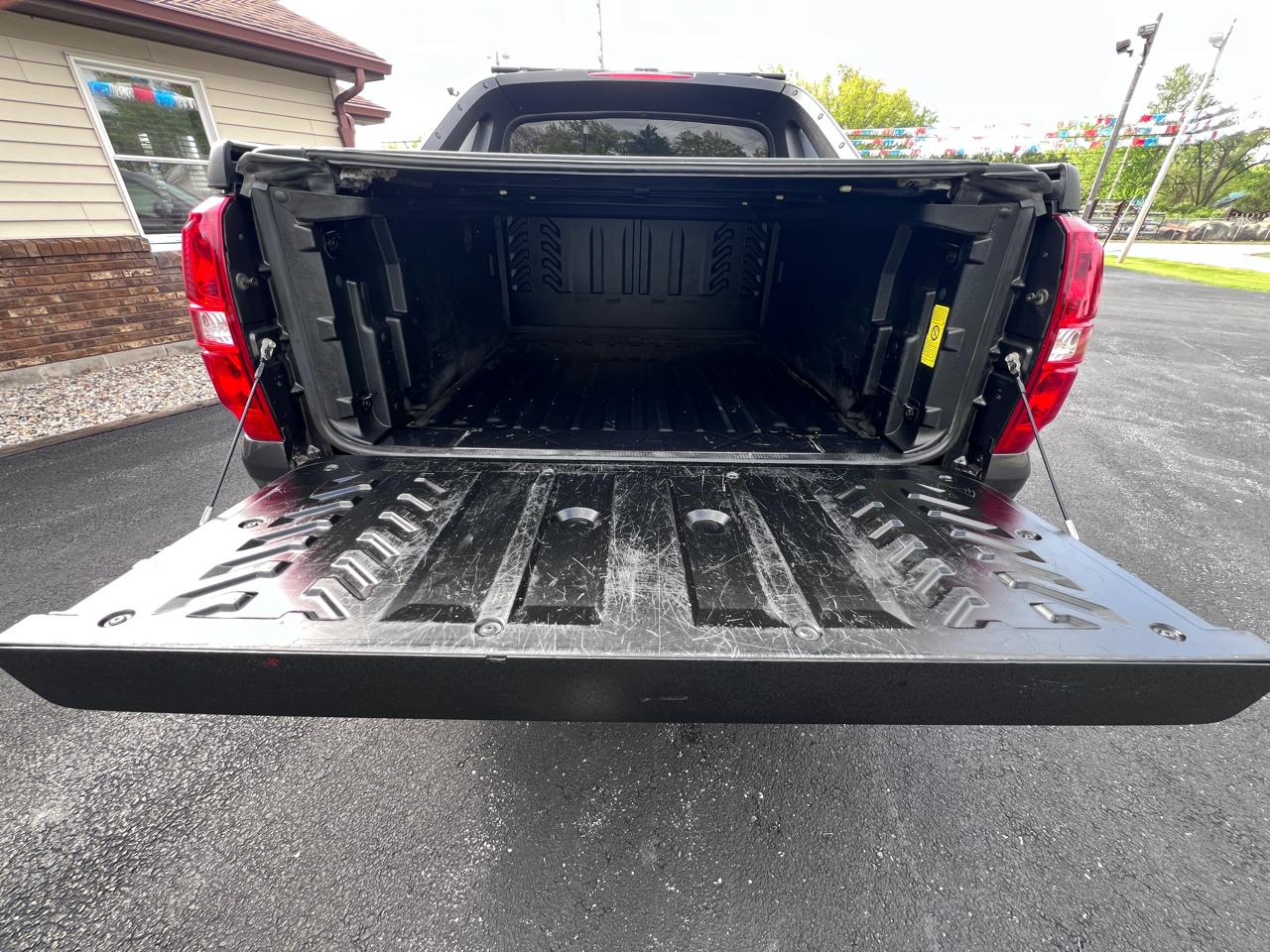Chevrolet Avalanche 4WD Crew Cab LT 2010