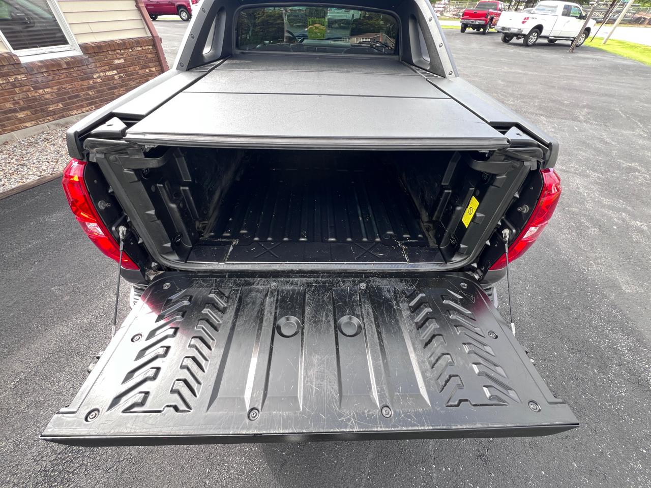 Chevrolet Avalanche 4WD Crew Cab LT 2010