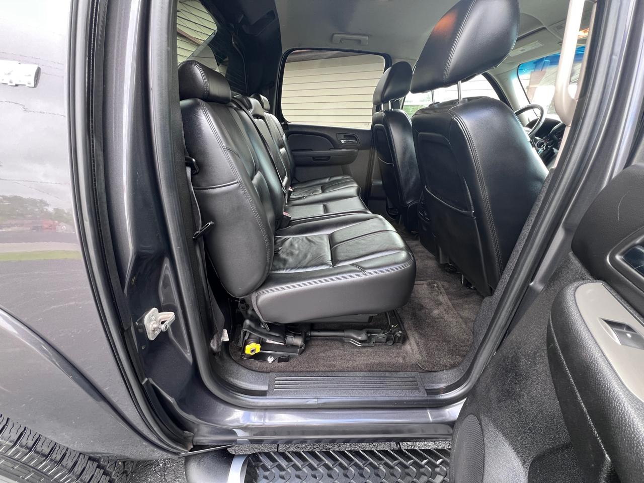 Chevrolet Avalanche 4WD Crew Cab LT 2010