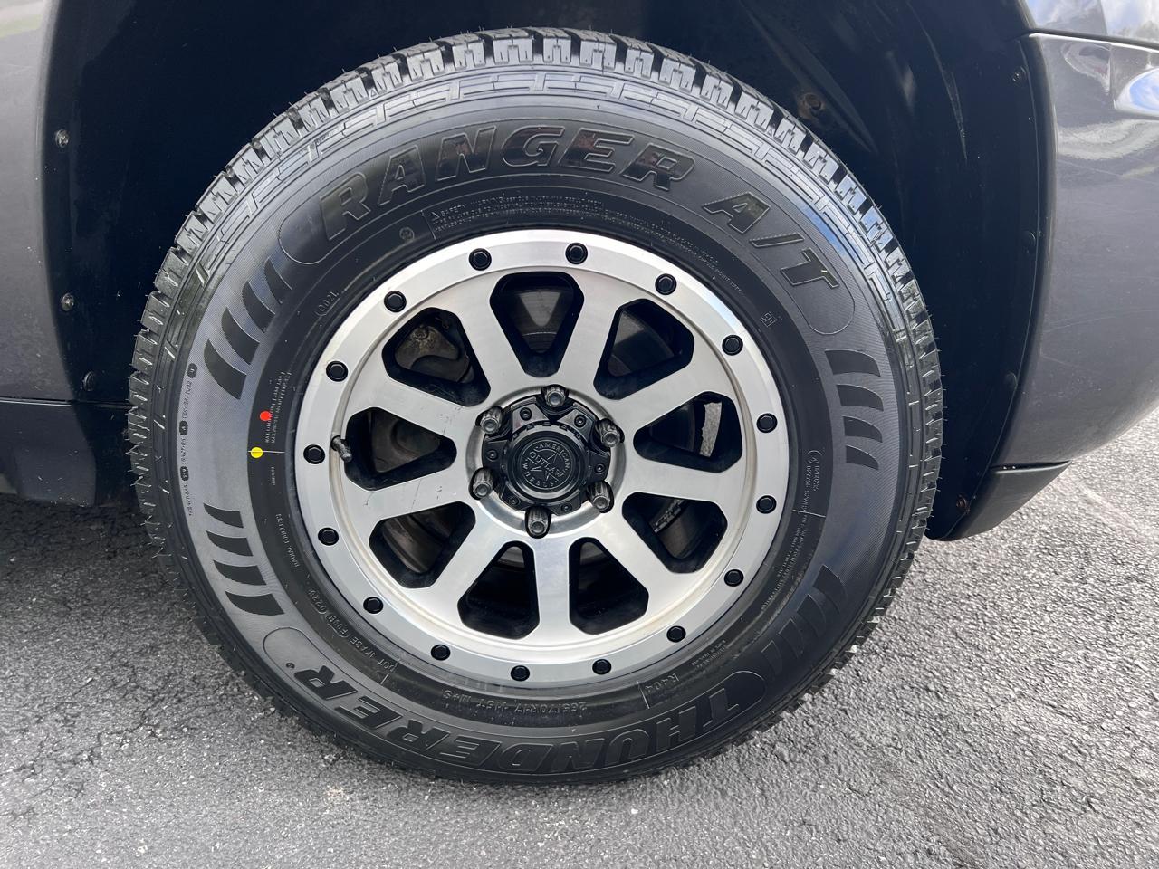 Chevrolet Avalanche 4WD Crew Cab LT 2010