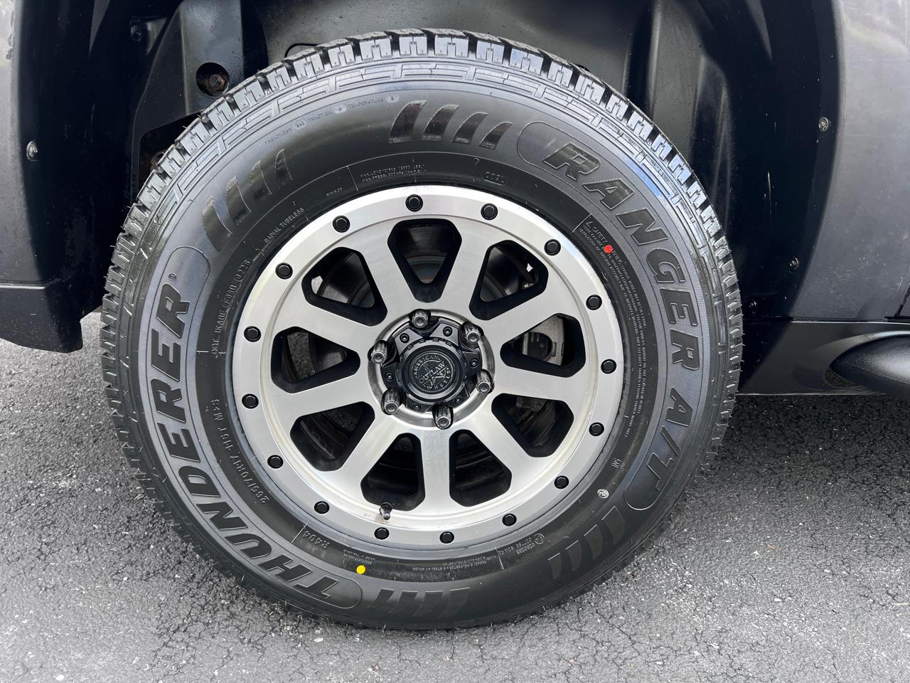 Chevrolet Avalanche 4WD Crew Cab LT 2010