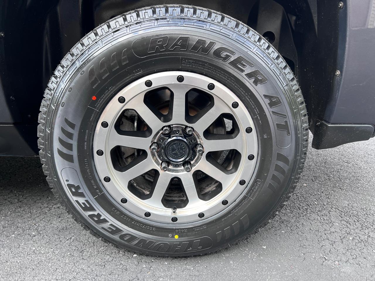 Chevrolet Avalanche 4WD Crew Cab LT 2010