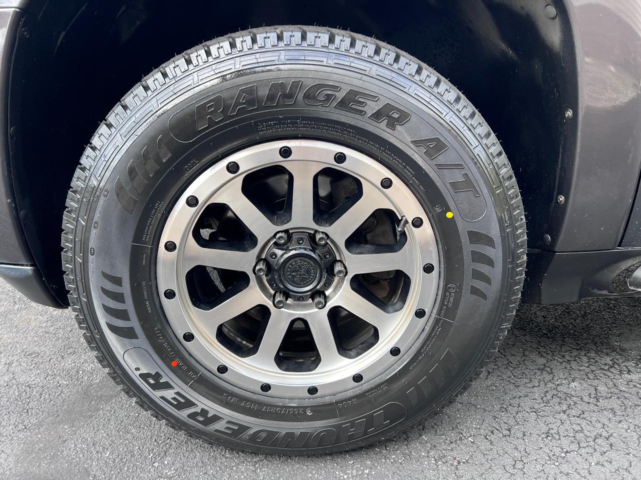 Chevrolet Avalanche 4WD Crew Cab LT 2010