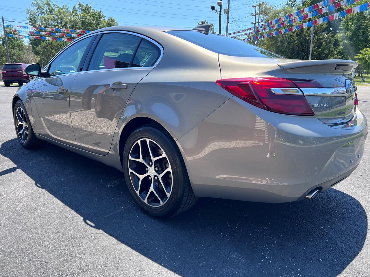 Buick Regal 4dr Sdn Sport Touring FWD 2017