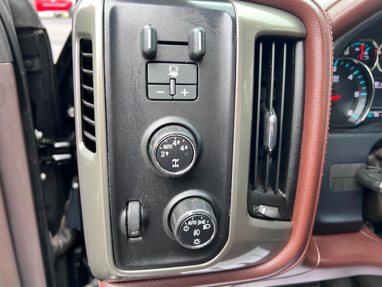 Chevrolet Silverado 1500 4WD Crew Cab 143.5" High Country 2015