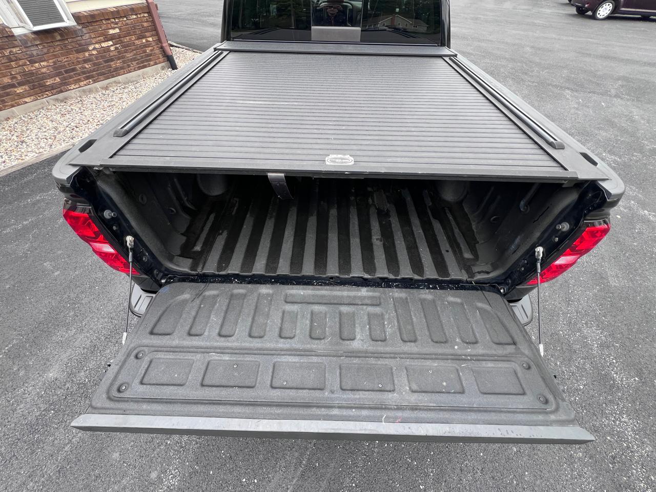 Chevrolet Silverado 1500 4WD Crew Cab 143.5" High Country 2015