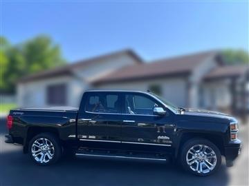 2015 Chevrolet Silverado 1500 4WD Crew Cab 143.5" High Country