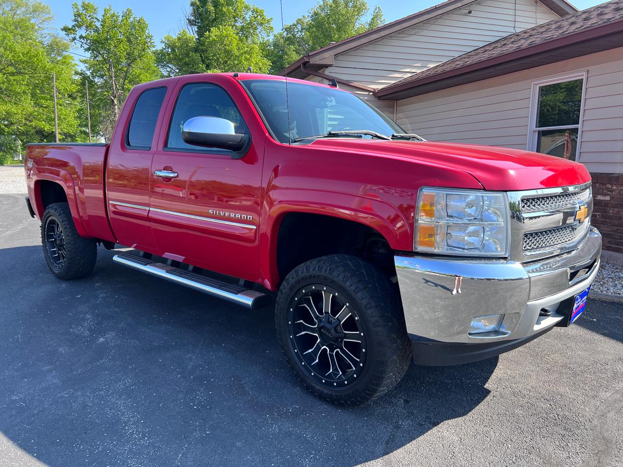 Chevrolet Silverado 1500 4WD Ext Cab 143.5" LT 2012