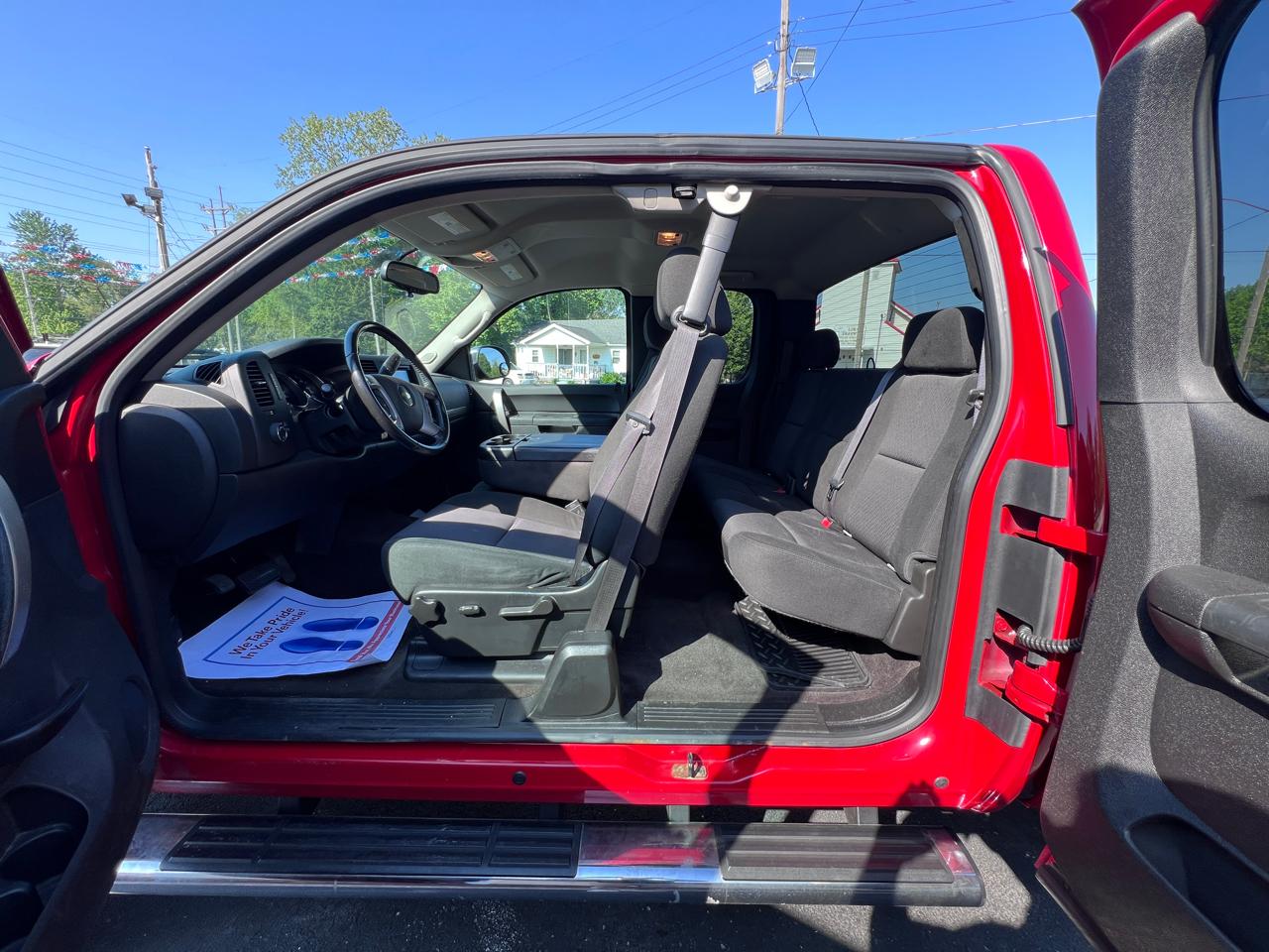 Chevrolet Silverado 1500 4WD Ext Cab 143.5" LT 2012