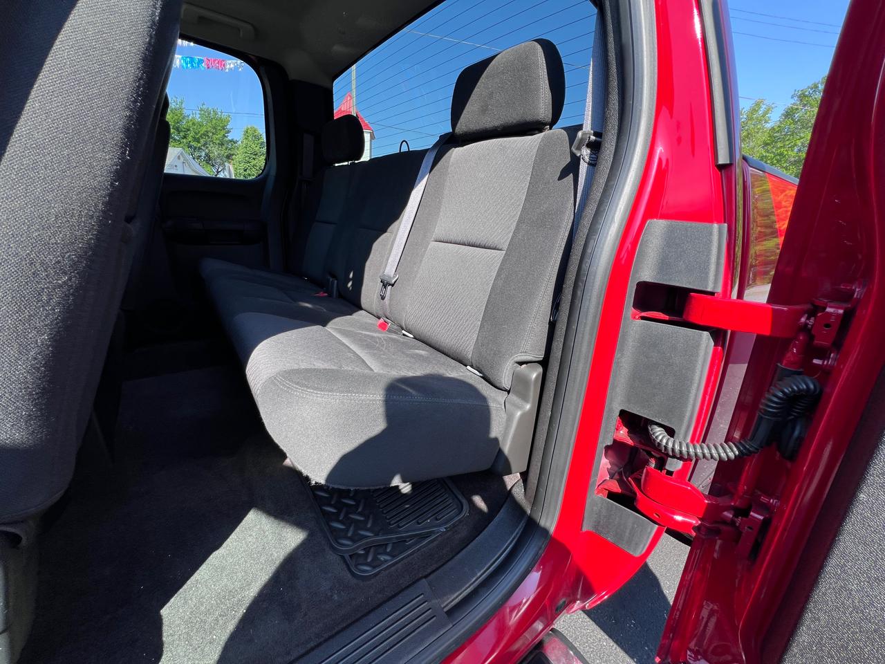 Chevrolet Silverado 1500 4WD Ext Cab 143.5" LT 2012