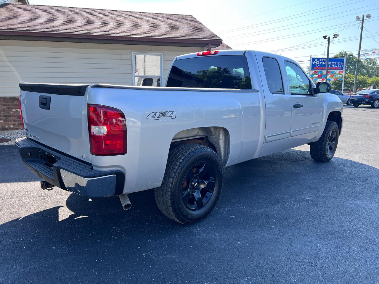 Chevrolet Silverado 1500 4WD Ext Cab 143.5" LT 2011