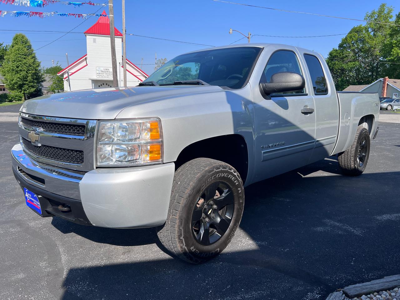 Chevrolet Silverado 1500 4WD Ext Cab 143.5" LT 2011